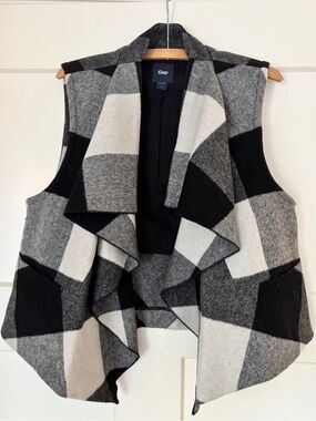 GAP black & gray buffalo check draped open vest